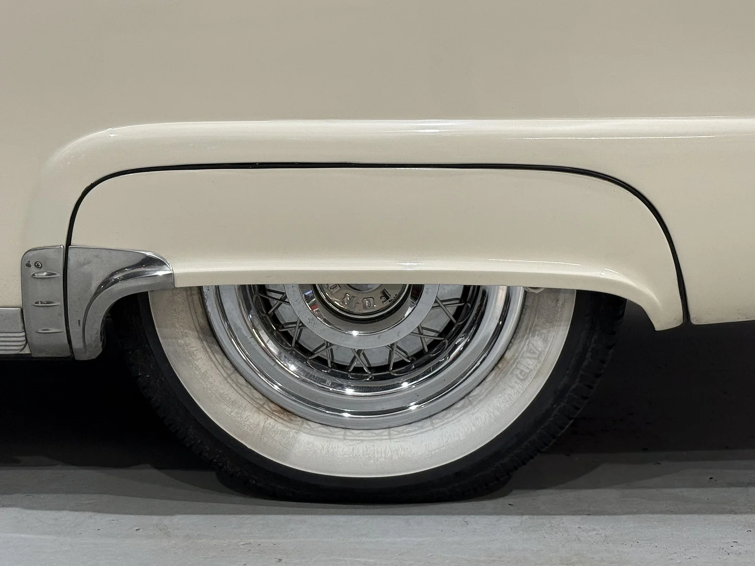 Exteriörbild på 1956 Ford Fairlane Sunliner V8 5.1 (31)