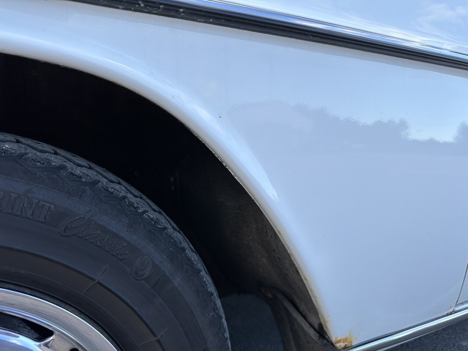 Exteriörbild på 1975 Mercedes Benz 200