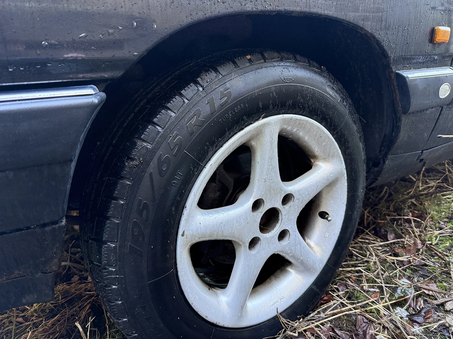 Exteriörbild på 1990 Audi 100 Avant (32)