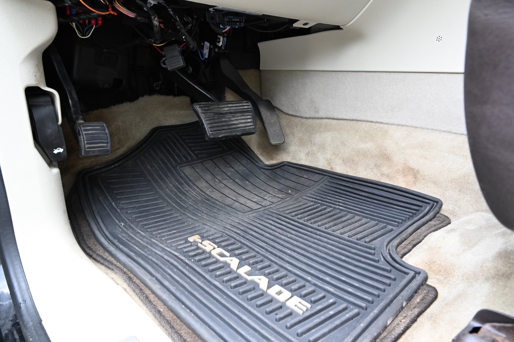 Interior image of 2010 Cadillac Escalade ESV 6.2 Flexfuel