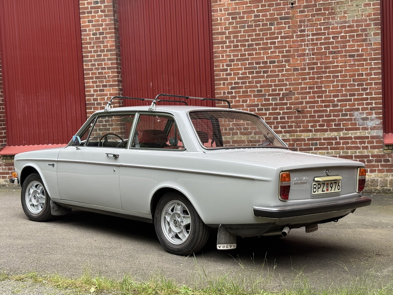 Exterior image of 1970 Volvo 142 Automatic