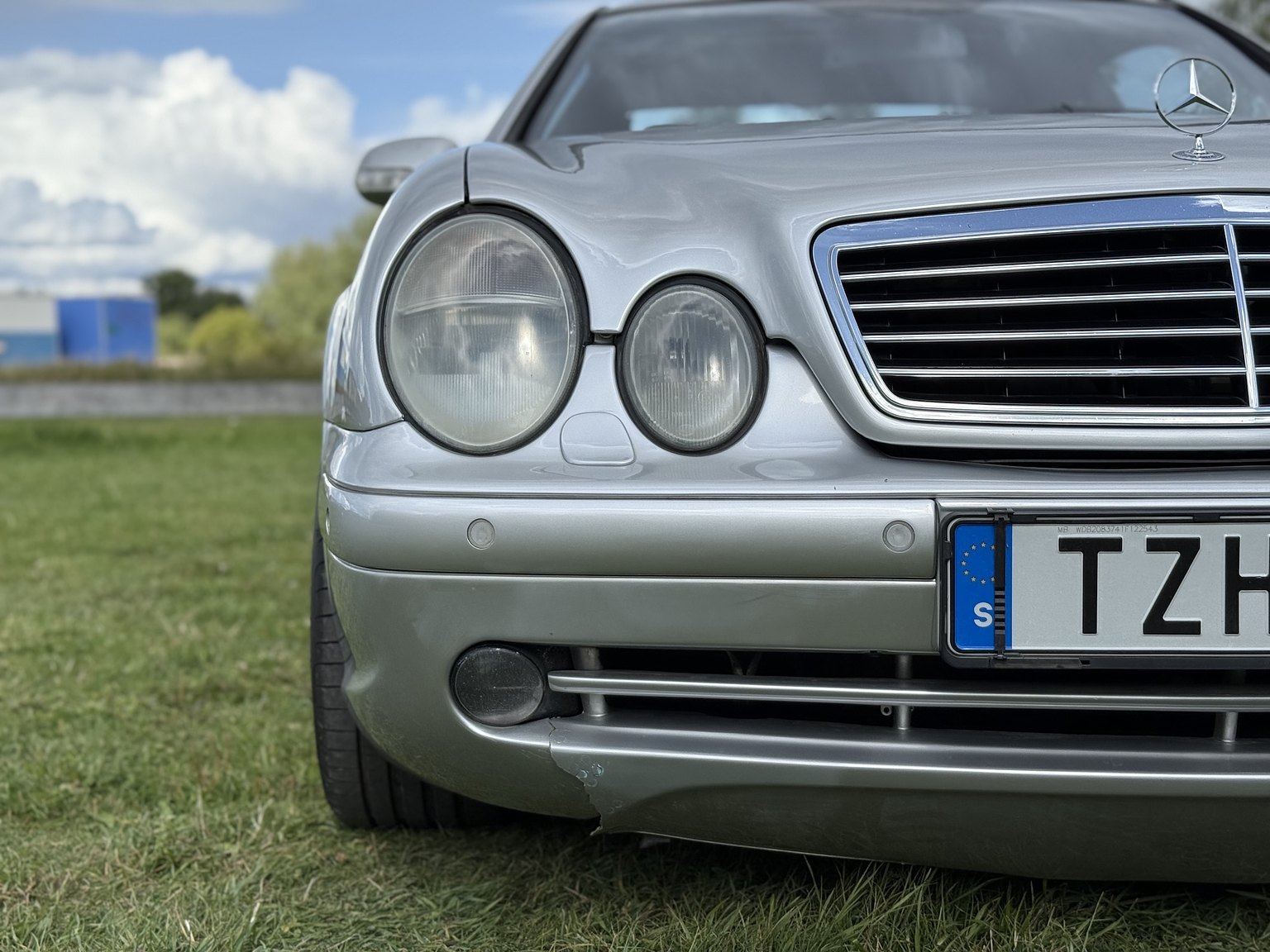Exterior image of 2000 Mercedes-Benz CLK 55 AMG Coupé