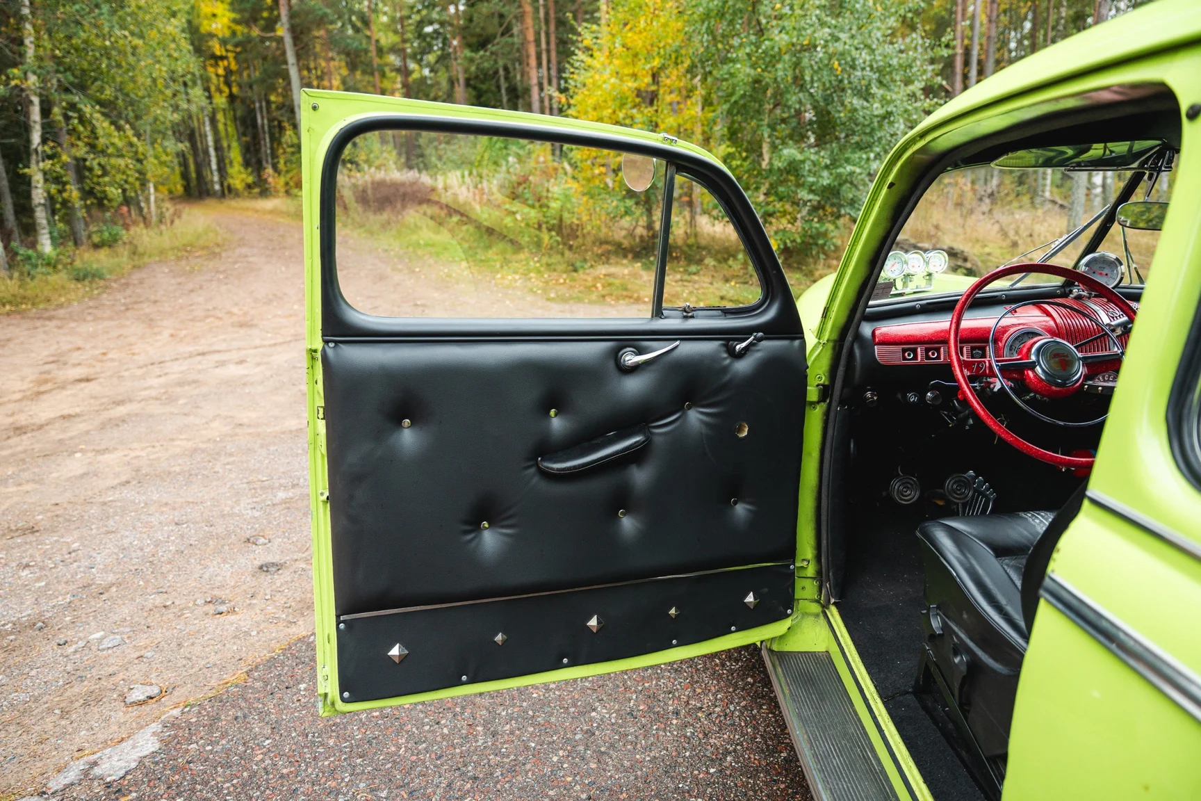 Interiörbild 1947 Ford Deluxe Coupé Hot Rod Sidventils V8  (1)