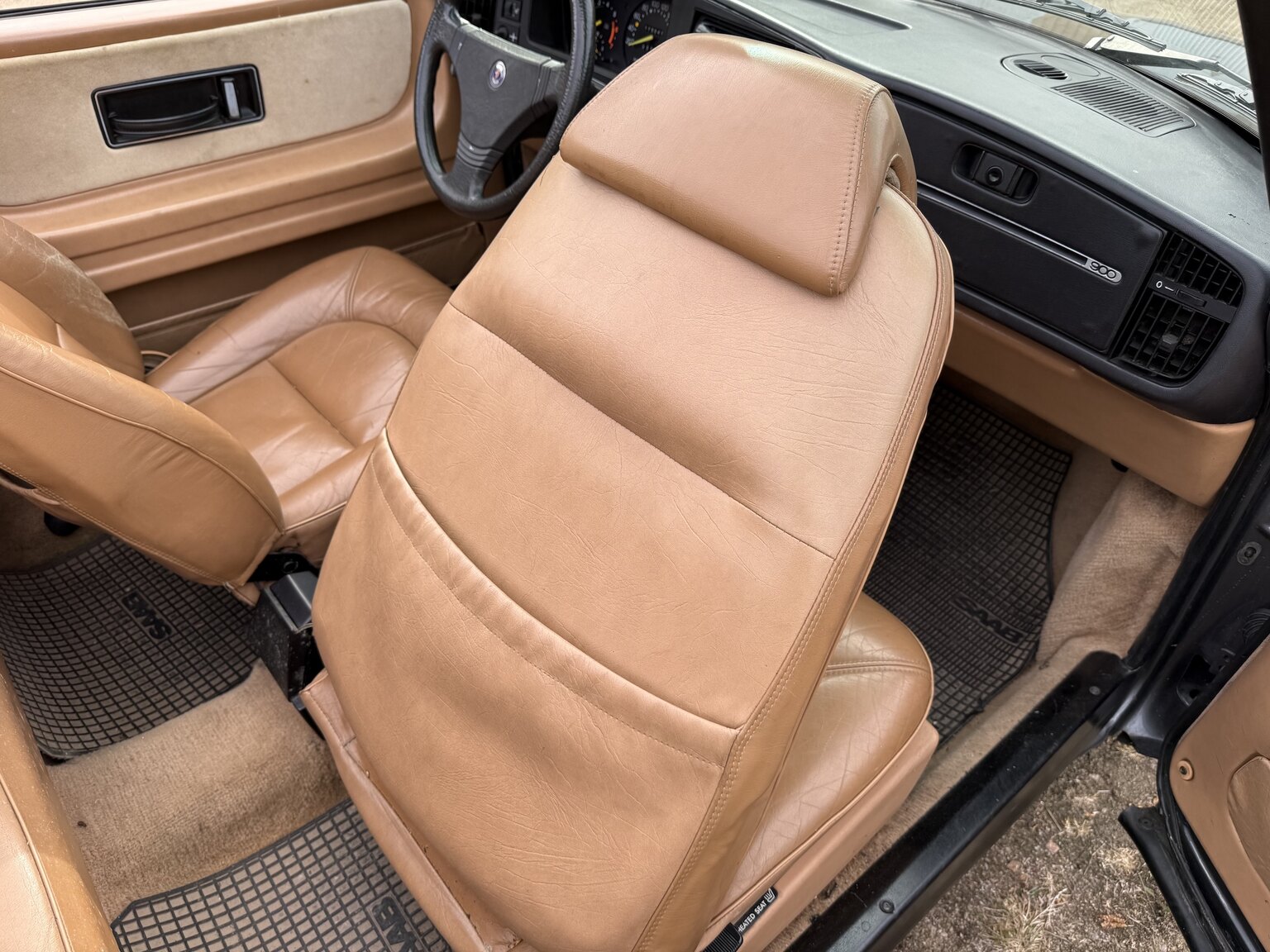 Interior image of 1987 SAAB 900 Cabriolet 2.0 Turbo T16