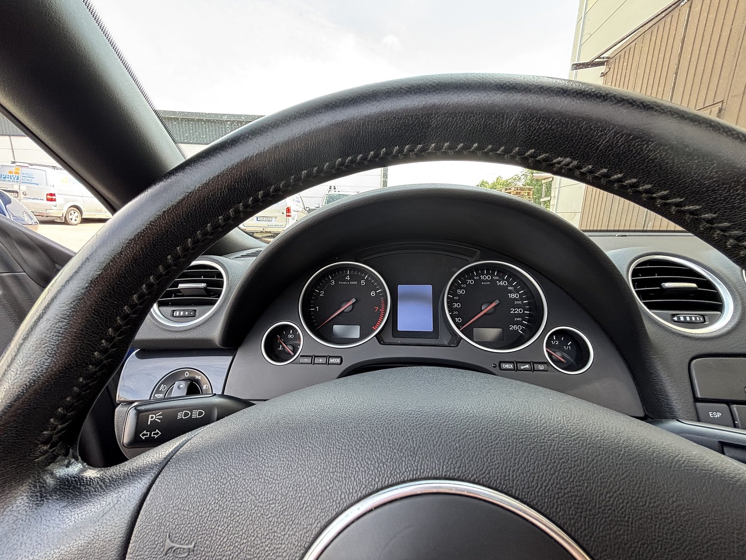 Interior image of 2003 Audi A4 Cabriolet 2.4 V6 Multitronic