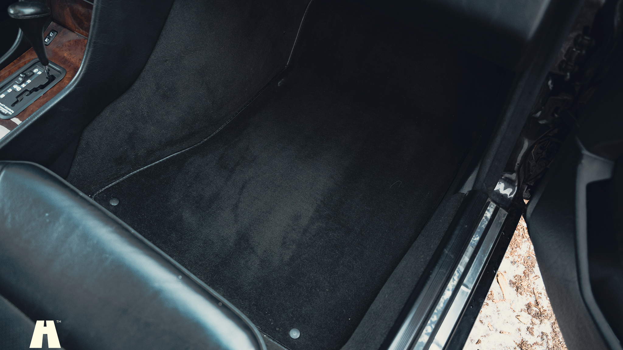 Interiörbild 1990 Mercedes 300 CE-24