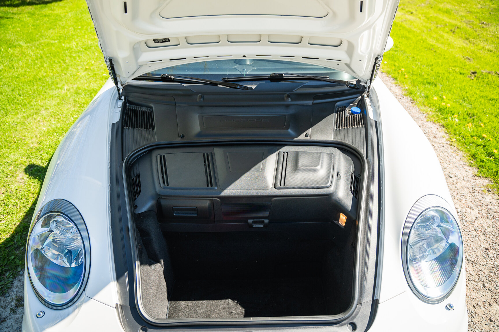 Interior image of 2008 Porsche 911 Turbo Cabriolet (76)