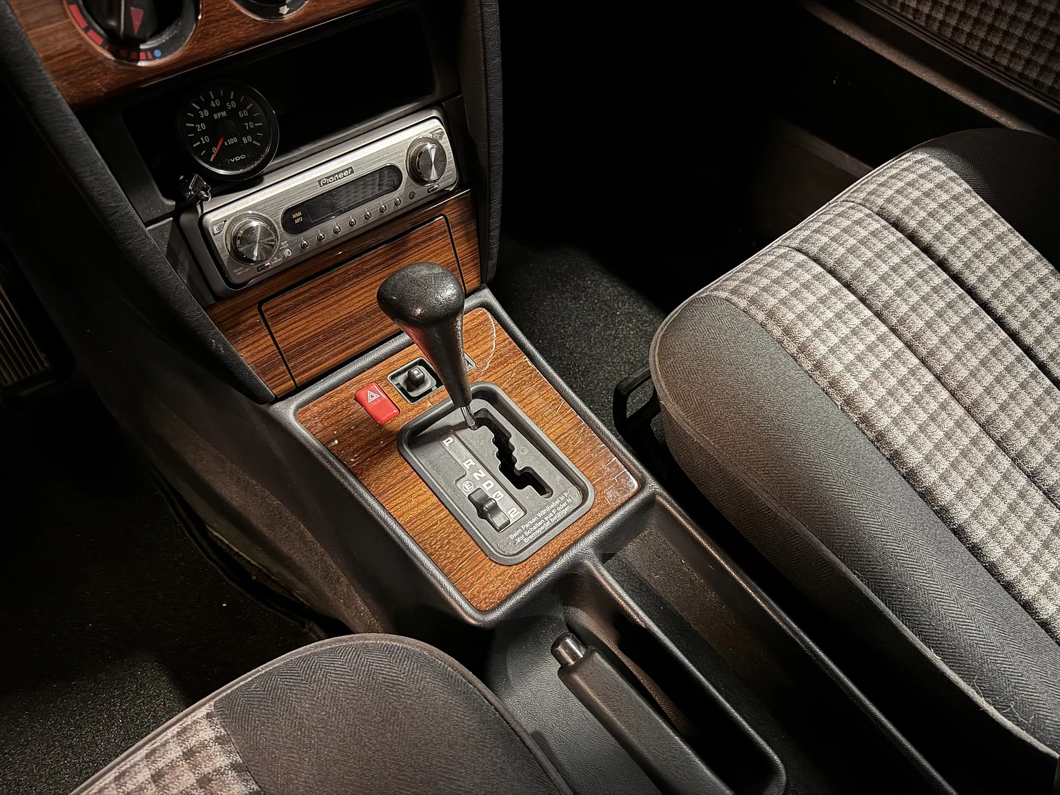 Innenraumfoto von 1992 Mercedes-Benz 190 E 1.8 - NO RESERVE (3)