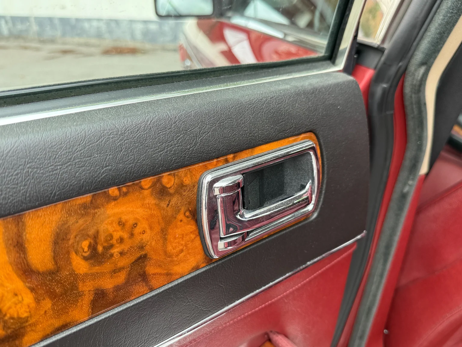 Interior image of 1988 Daimler Six (75)