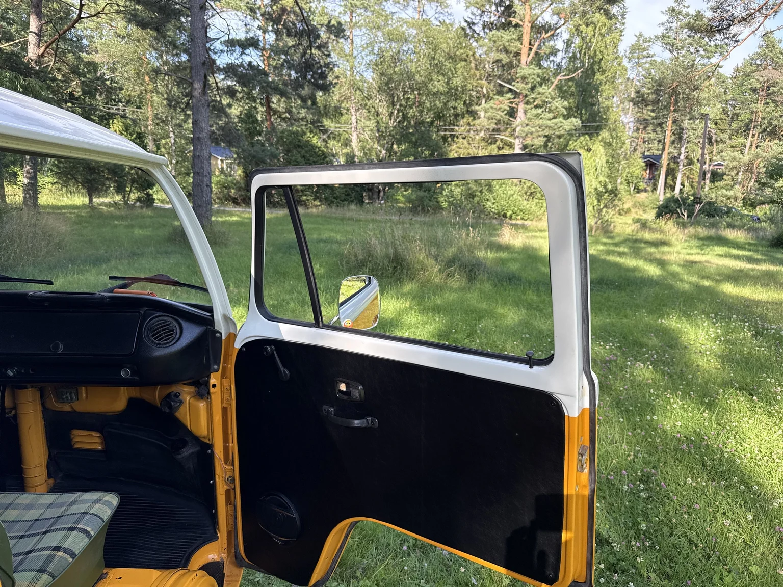 Innenraumfoto von 1975 Volkswagen Transporter Campervan (44)