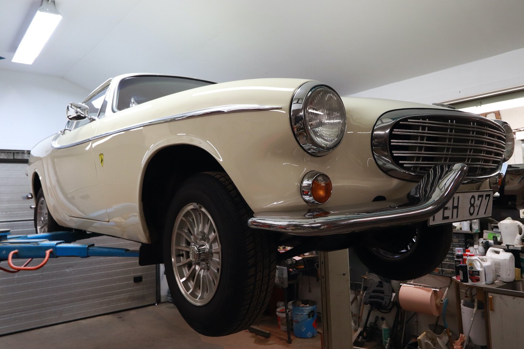 Exterior image of 1964 Volvo P 1800S