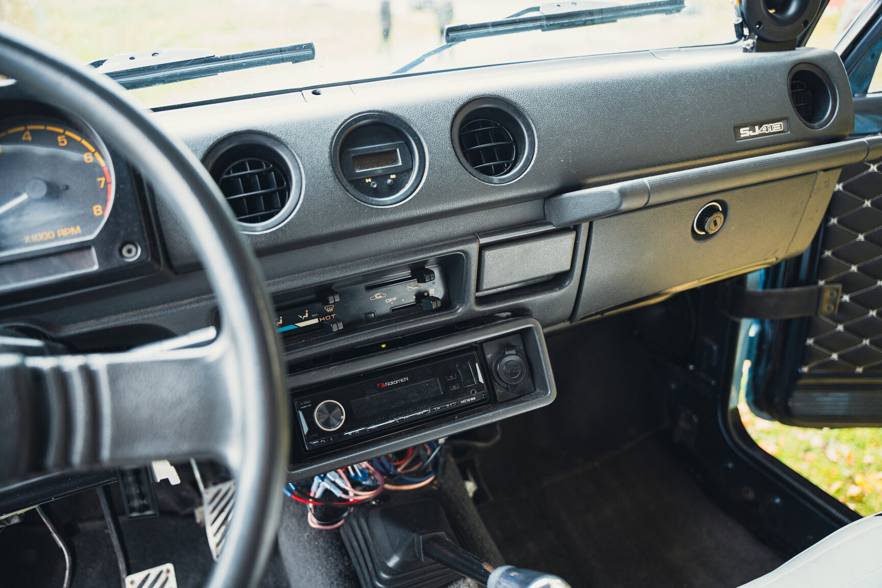 Innenraumfoto von 1987 Suzuki SJ413 A-traktor