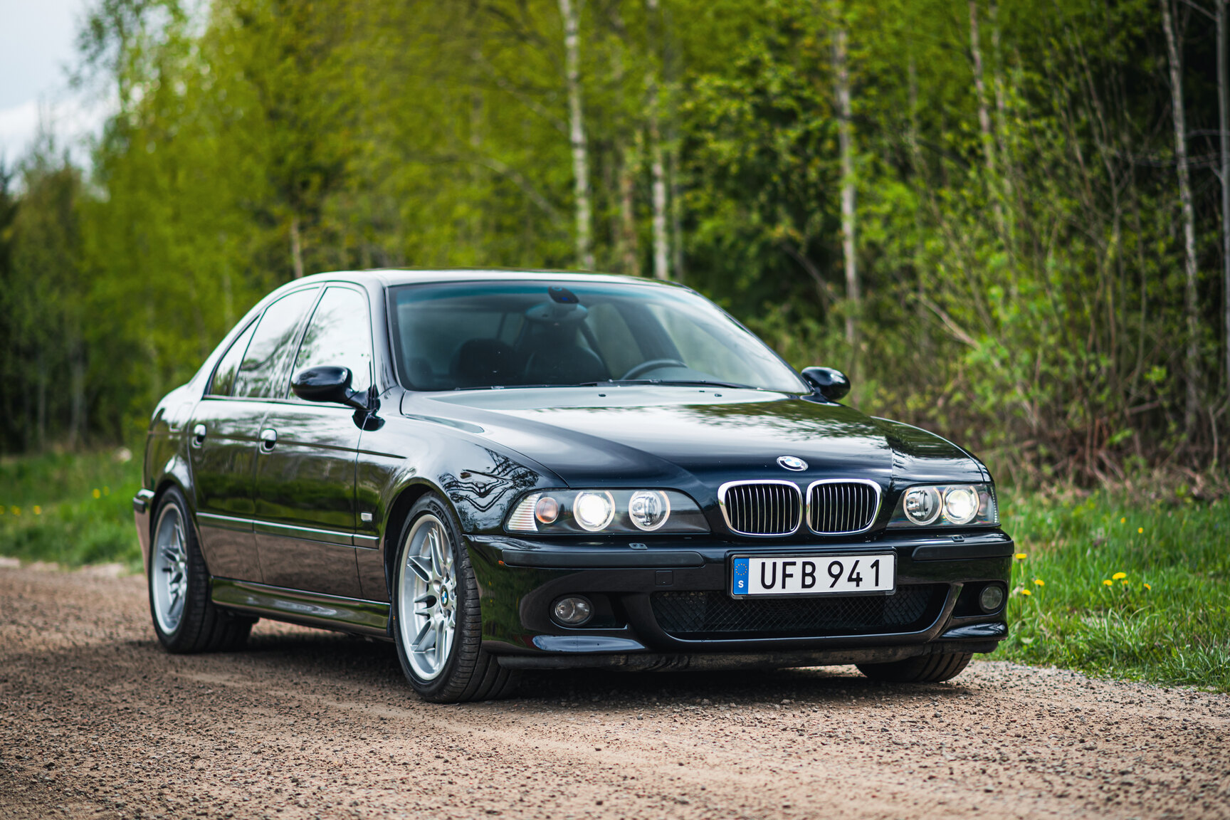 Exterior image of 2000 BMW M5 E39