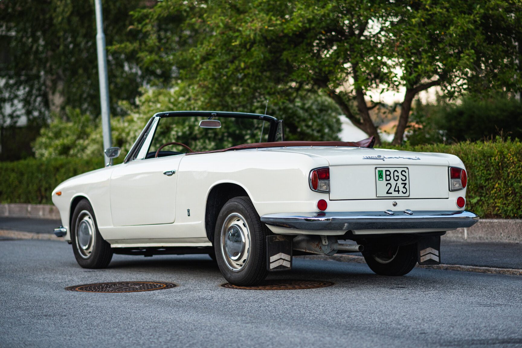 Exteriörbild på 1964 Lancia Flavia Vignale  