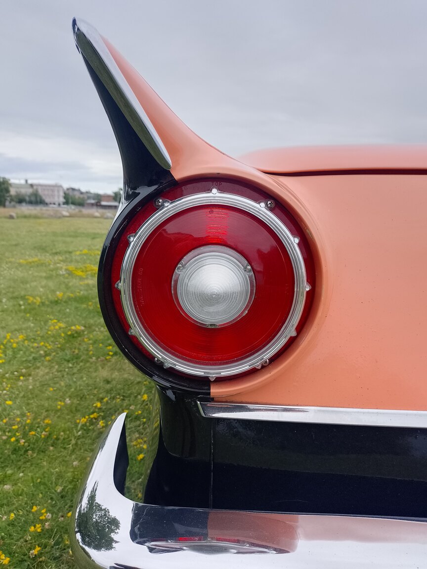 Aussenfoto 1957 Ford Fairlane 500 Skyliner Retract