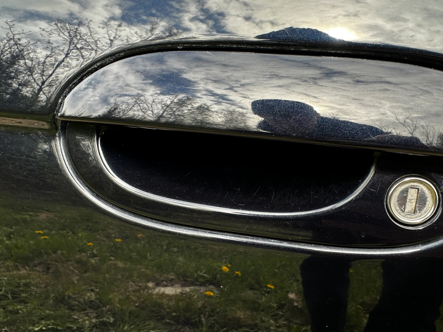 Exterior image of 2000 BMW M5 E39