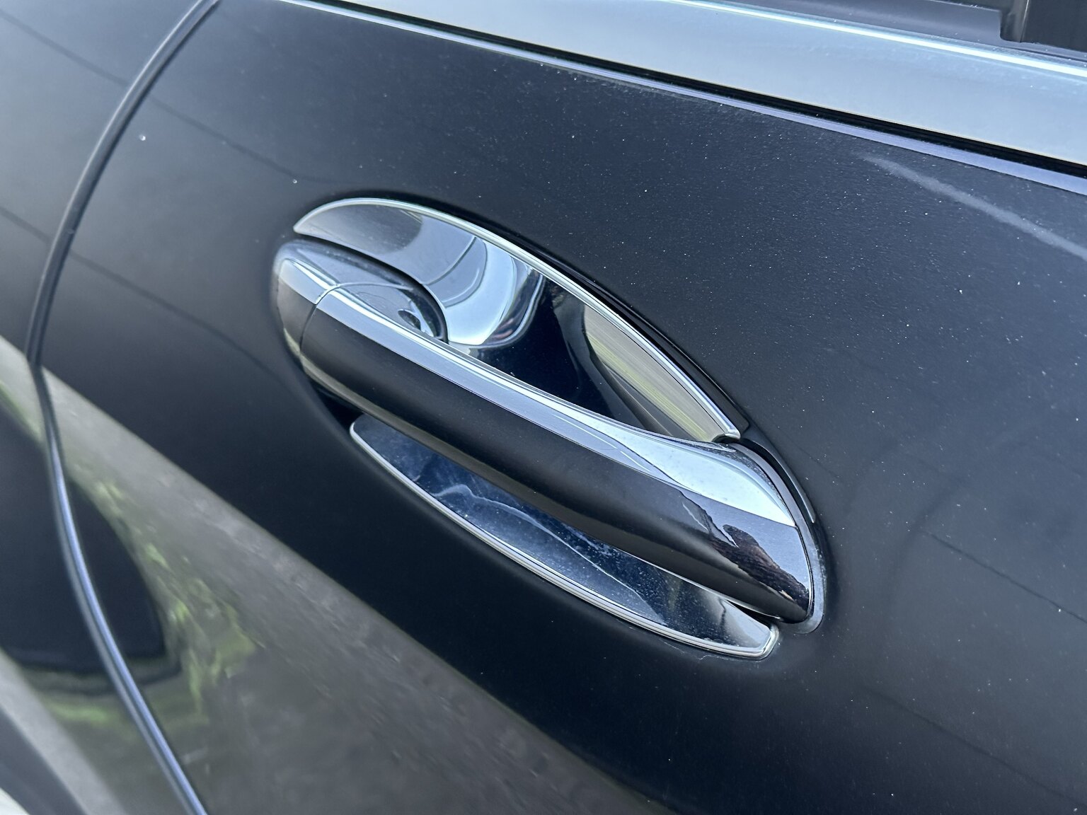 Exterior image of 2007 Mercedes-Benz R63 AMG