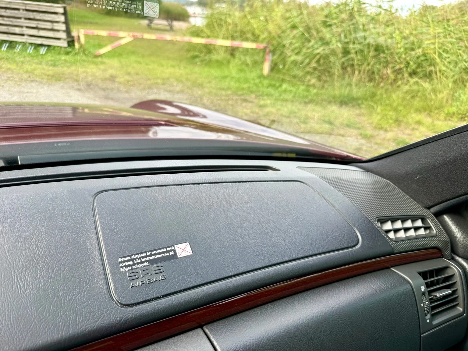 Innenraumfoto von 1997 Mercedes-Benz E 290 TD (28)