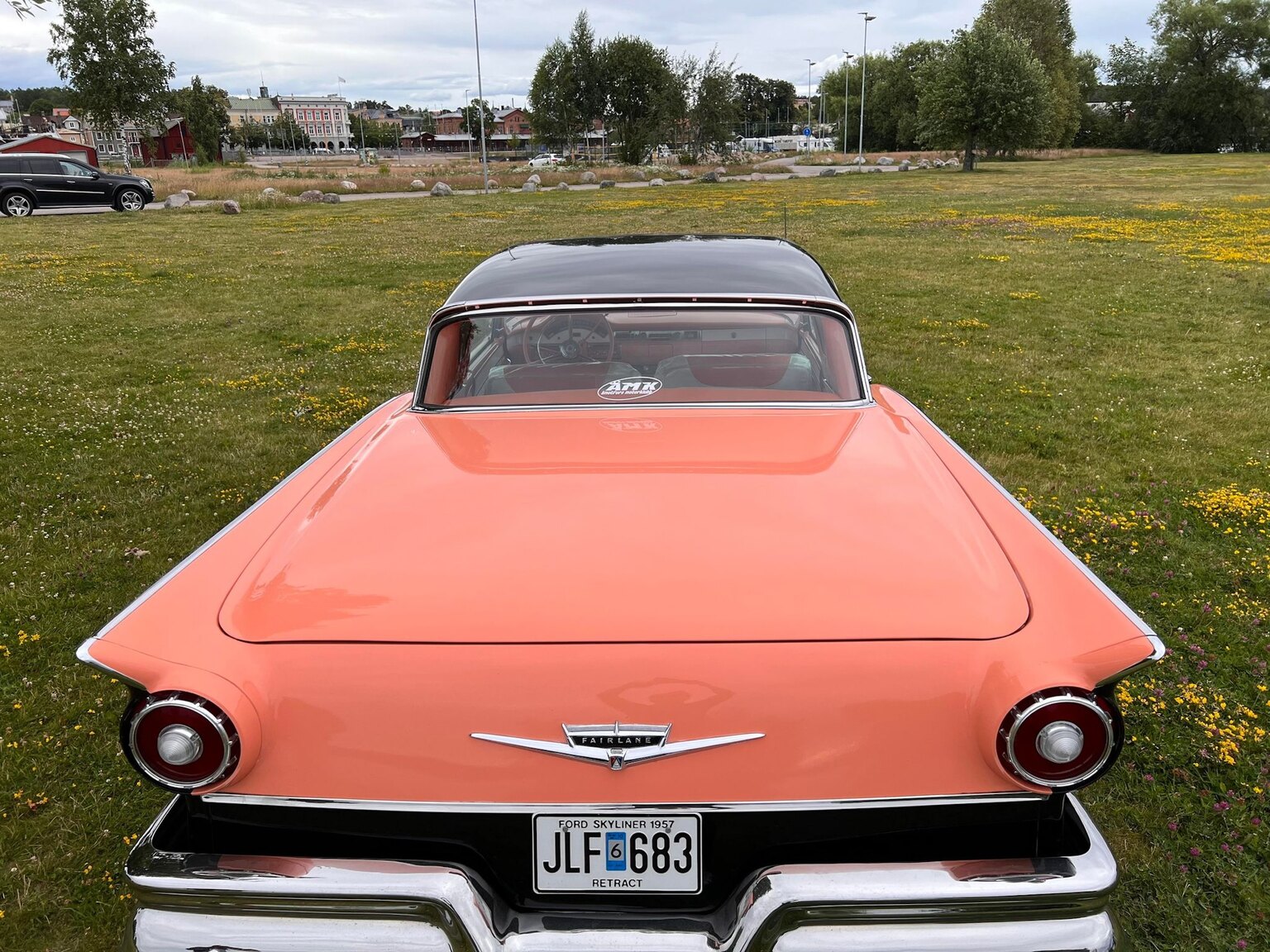 Exterior image of 1957 Ford Fairlane 500 Skyliner Retract