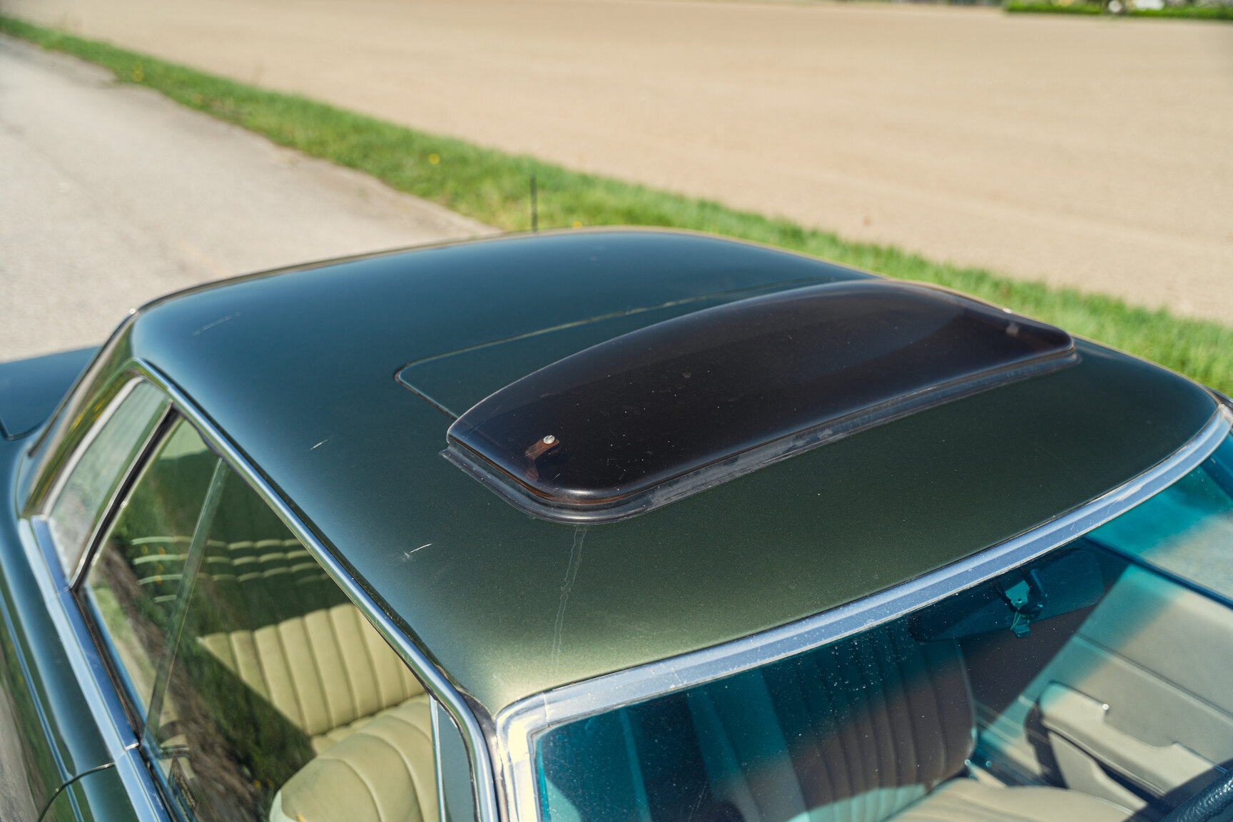 Exteriörbild på 1976 Mercedes-Benz 450 SLC (13)