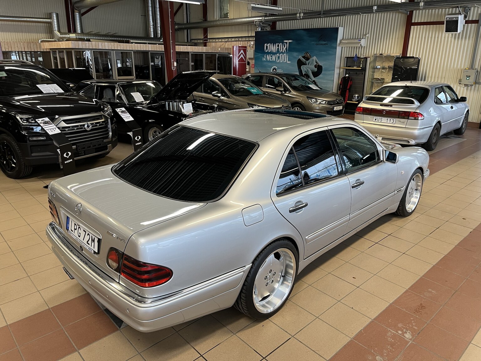 Exteriörbild på 1998 Mercedes-Benz E55 AMG