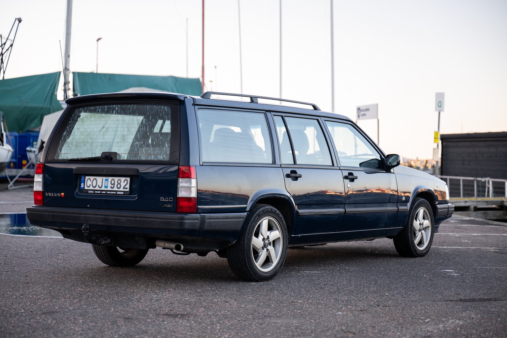 Exterior image of 1998 Volvo 940 Turbo