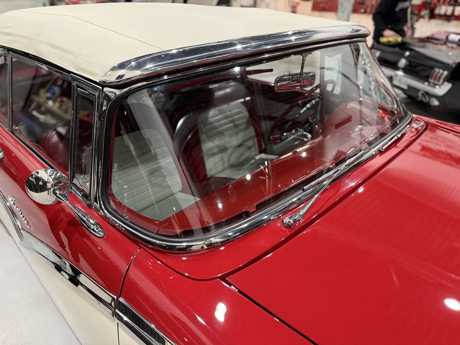 Exteriörbild på 1956 Ford Fairlane Sunliner V8 5.1 (83)