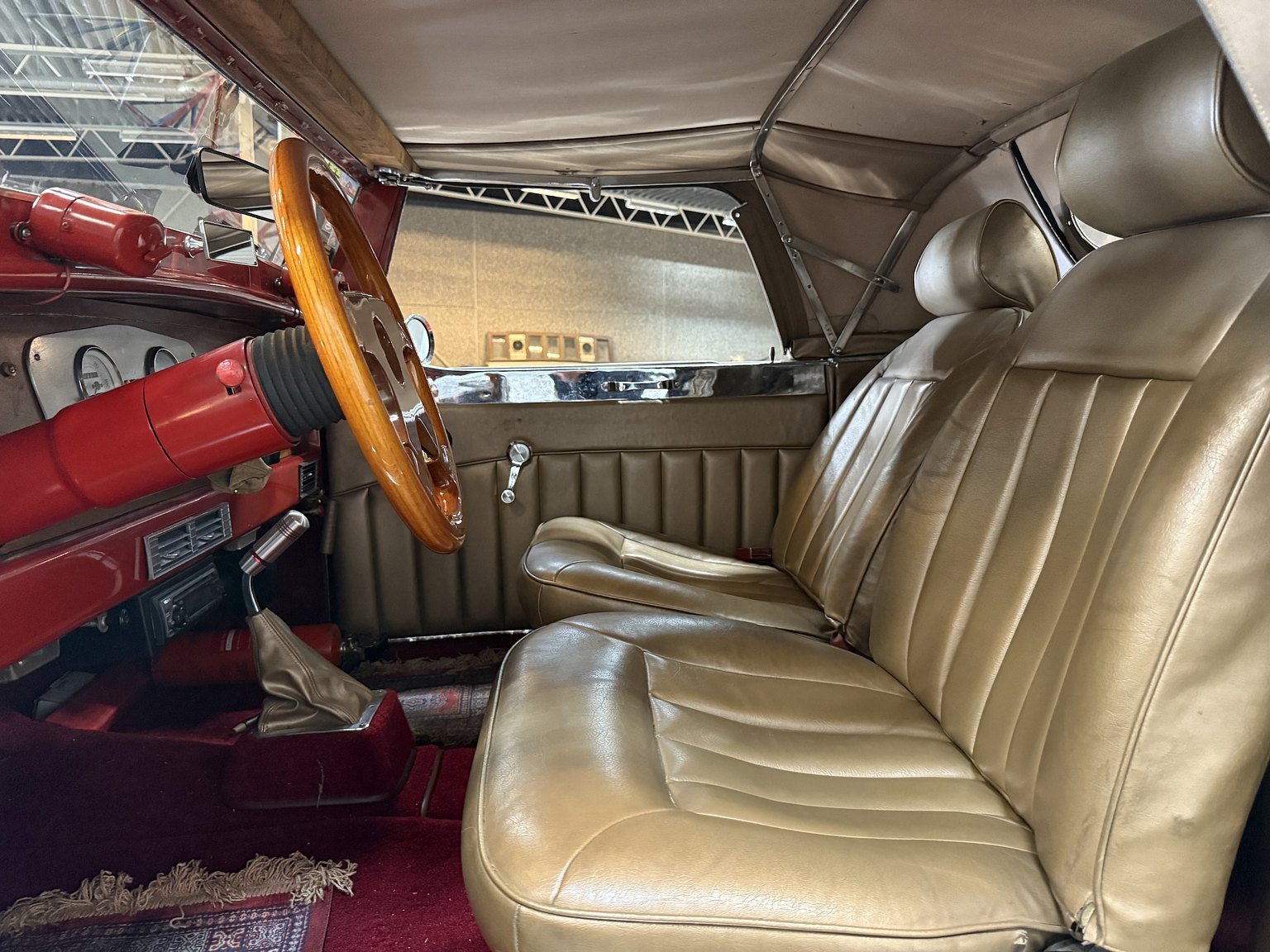 Interiörbild 1965 Duesenberg Roadster/StreetRod Replika 