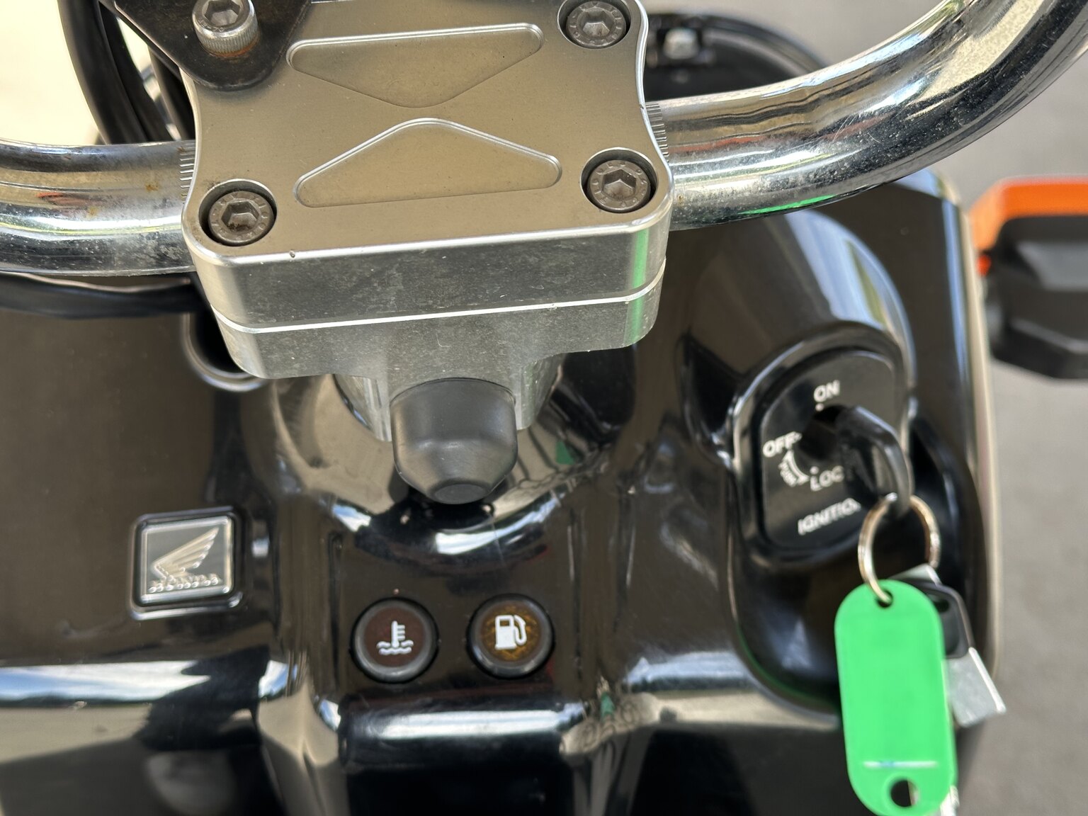 Exterior image of 2010 Honda NPS 50 Zoomer