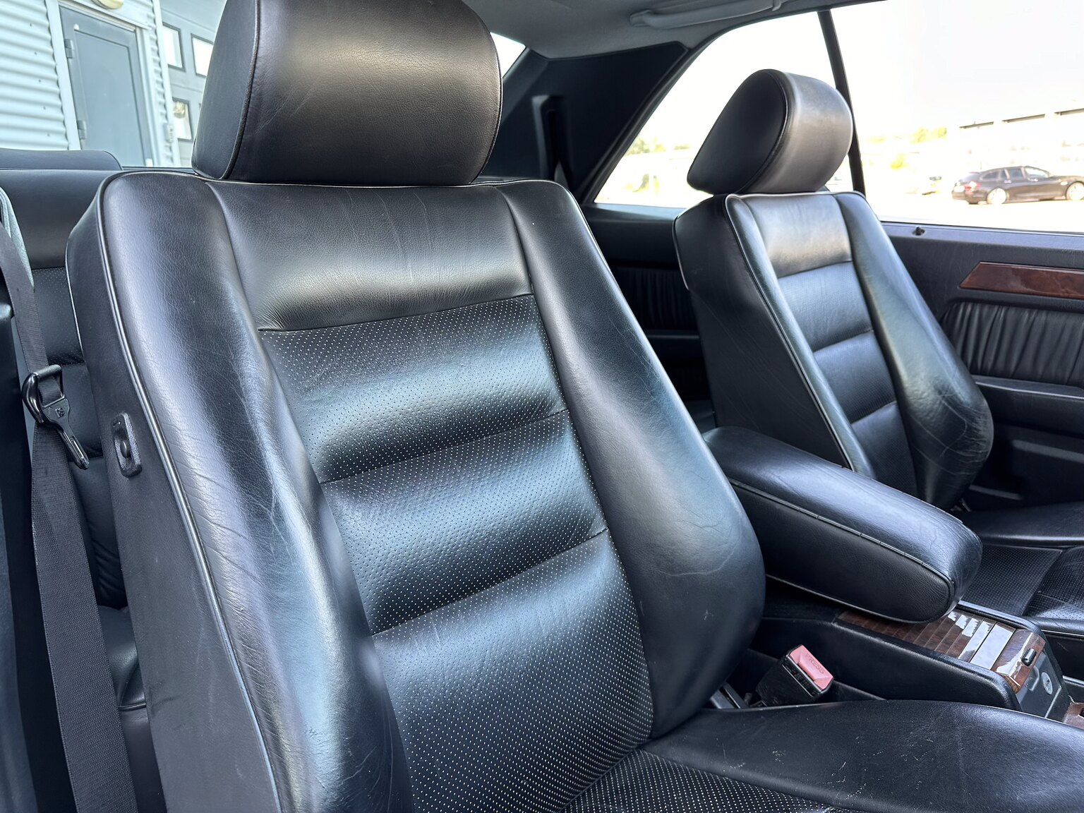 Interiörbild 1992 Mercedes-Benz 300 CE-24
