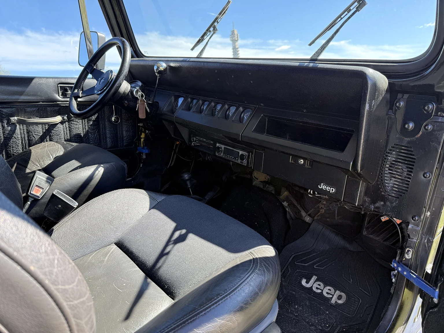 Aussenfoto 1990 Jeep Wrangler Islander (40)