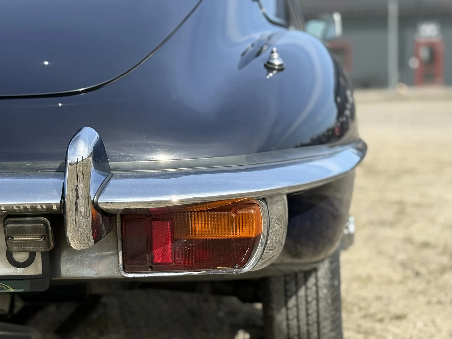 Exteriörbild på 1969 Jaguar E-Type 4.2 Coupe (23)
