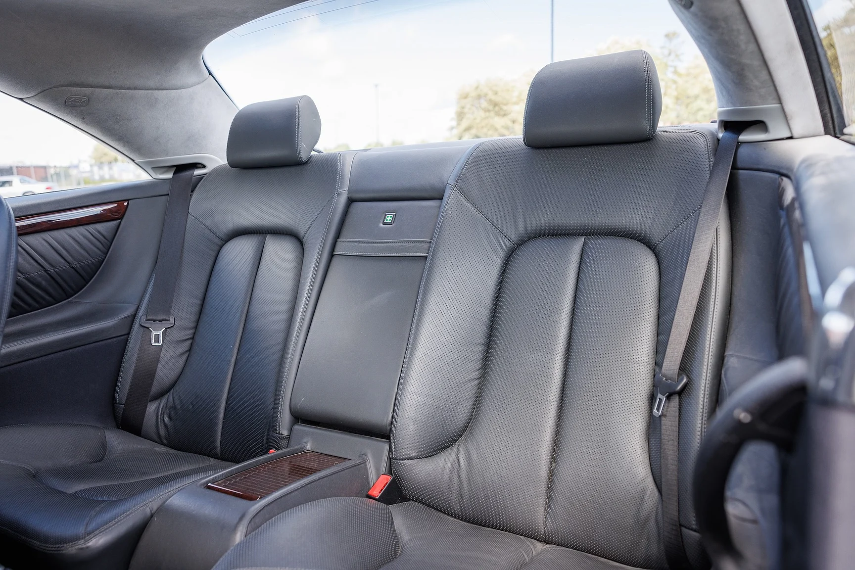 Innenraumfoto von 2000 Mercedes-Benz CL 600 (35)