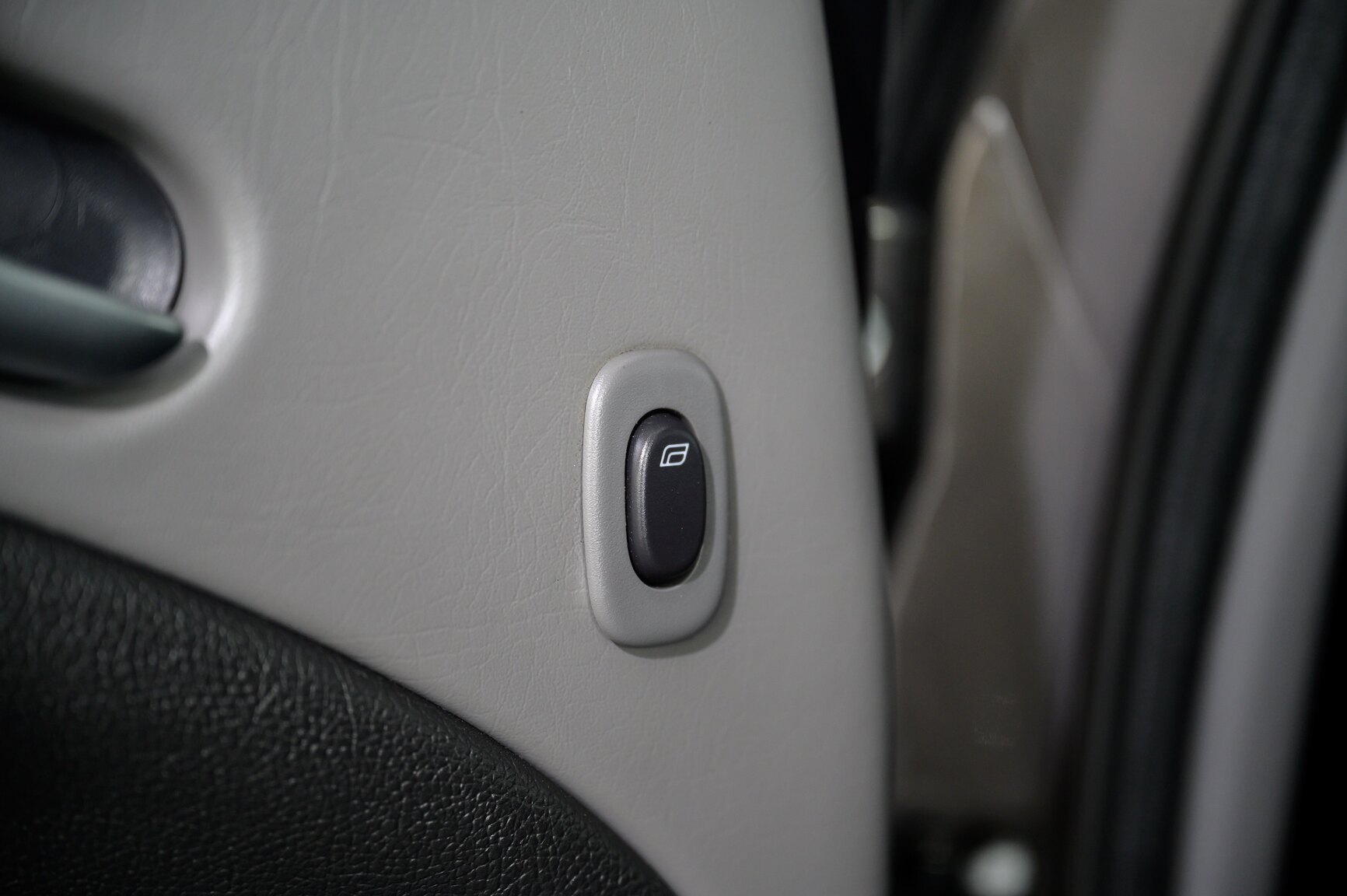 Interior image of 2005 SAAB 9-5 Aero (10)