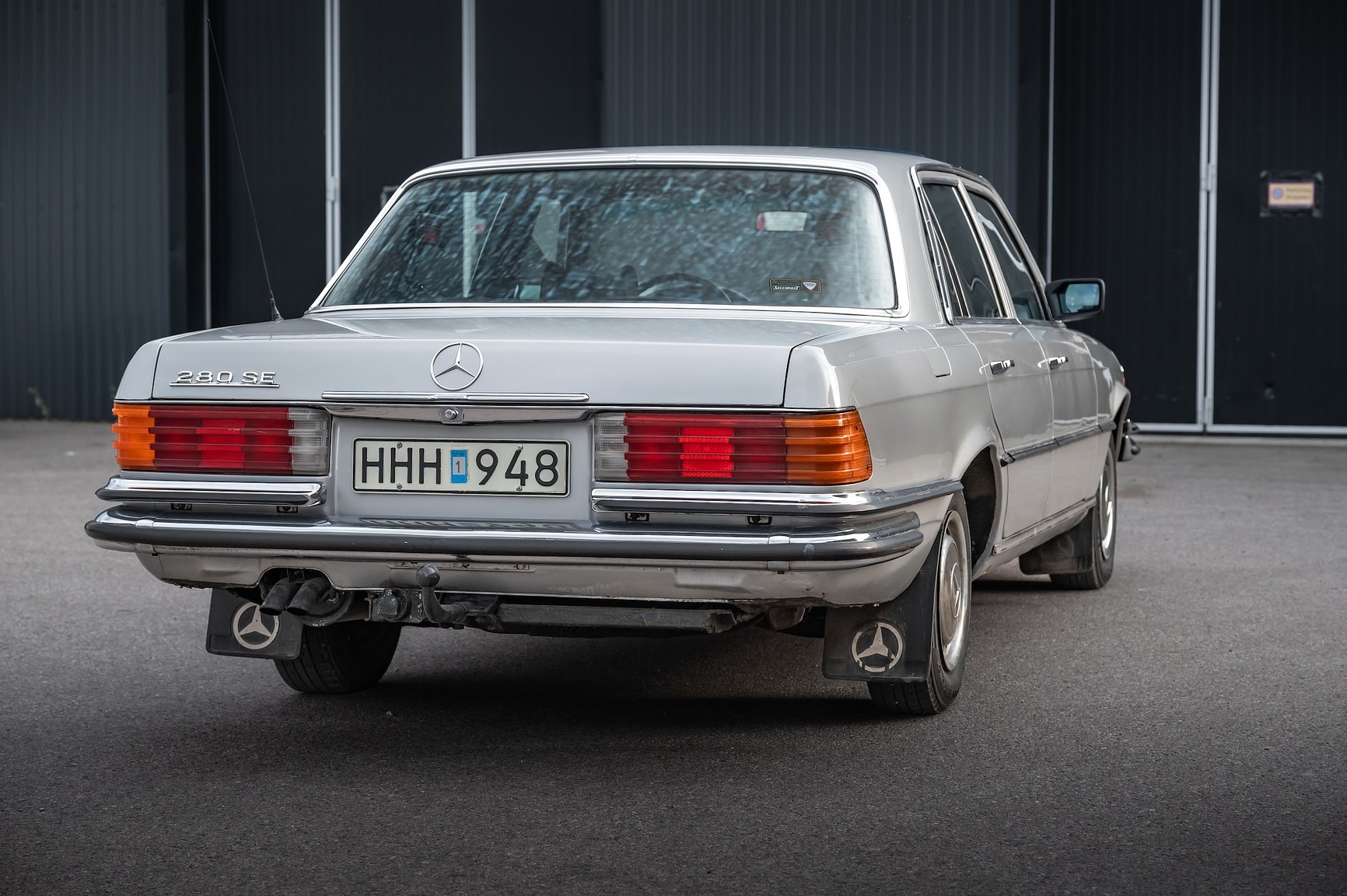 Exteriörbild på 1975 Mercedes-Benz 280 SE 