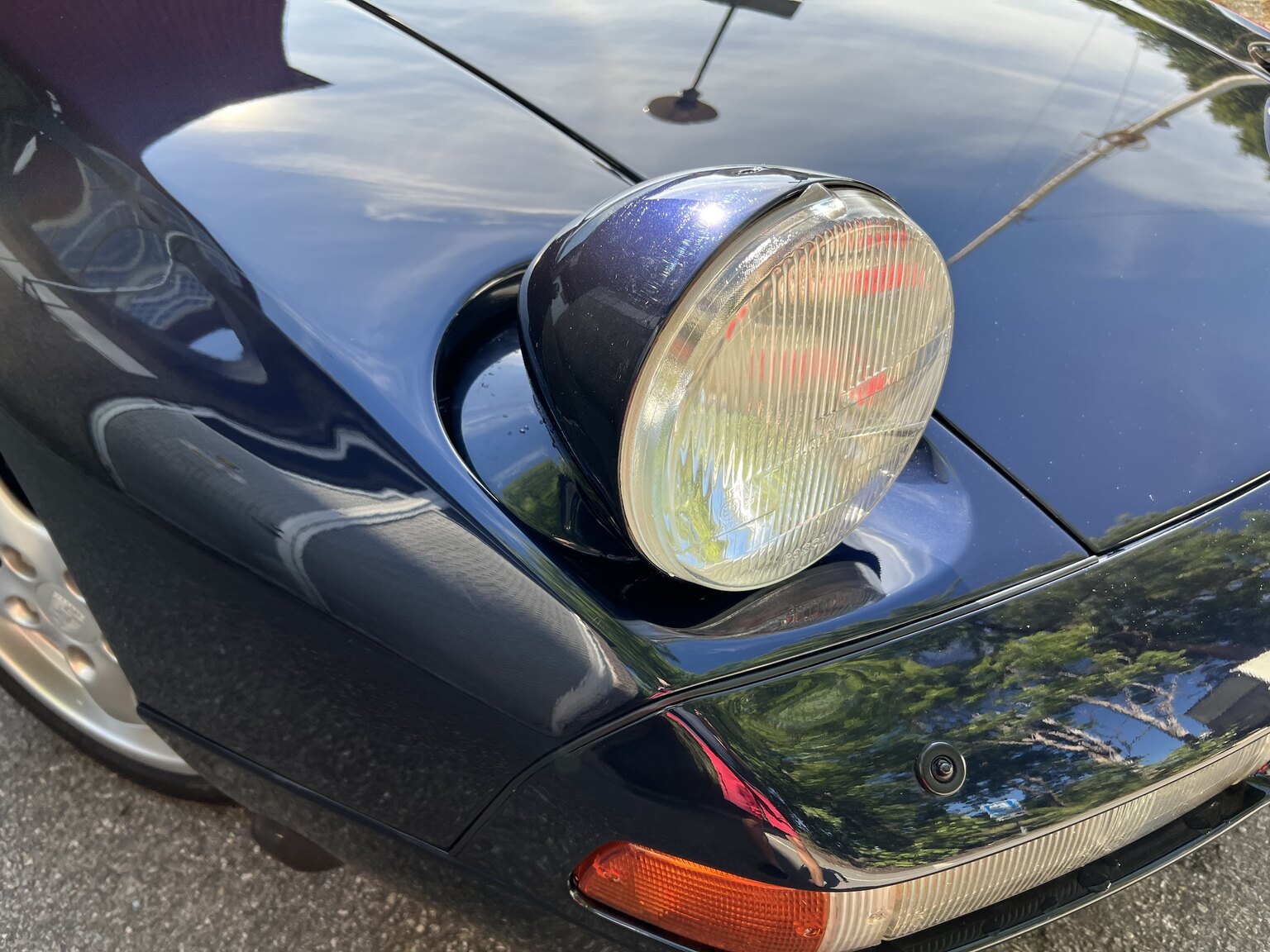 Exterior image of 1993 Porsche 928 GTS