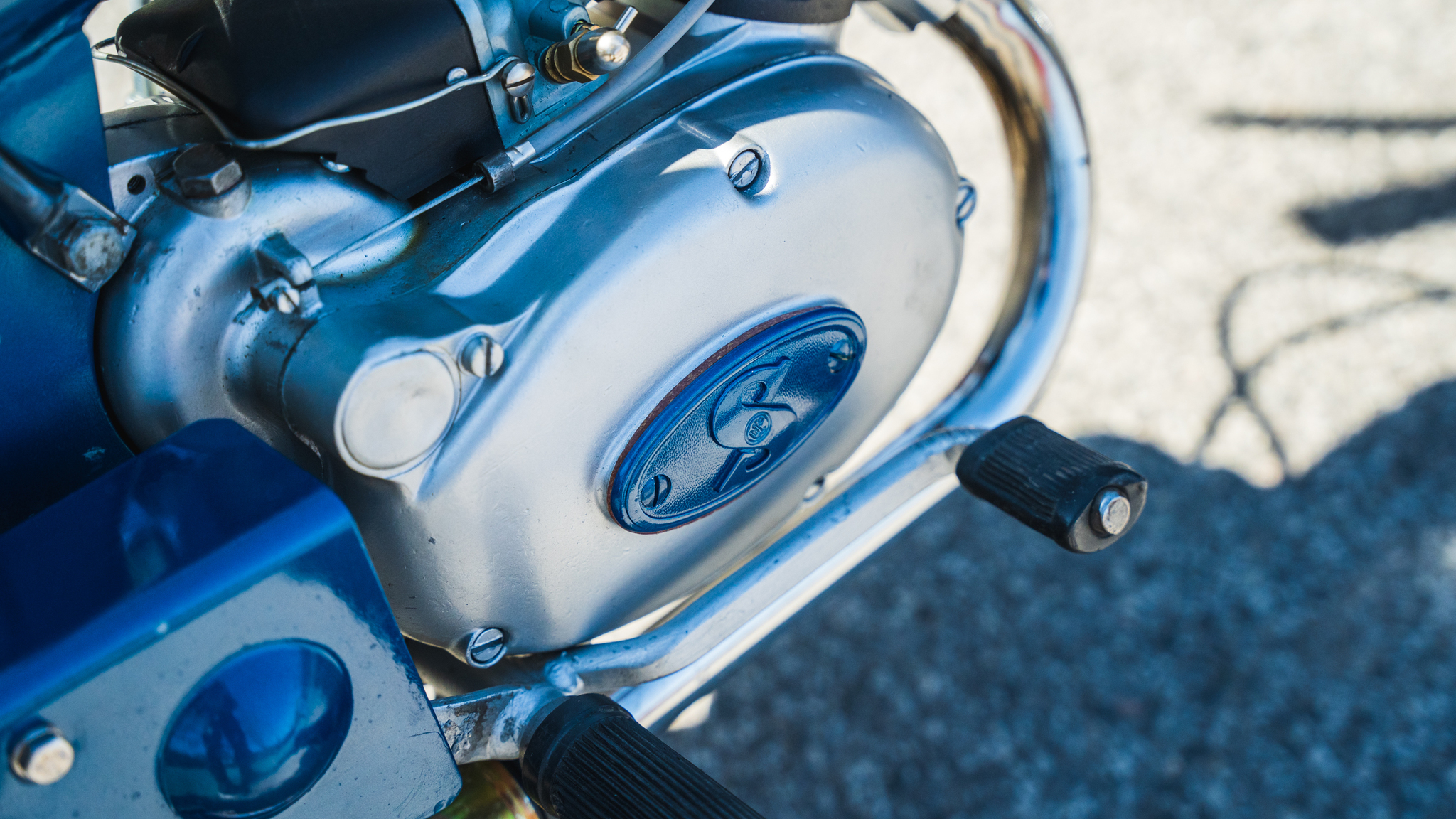 Image of Crescent Compact 1248 mechanics (12)