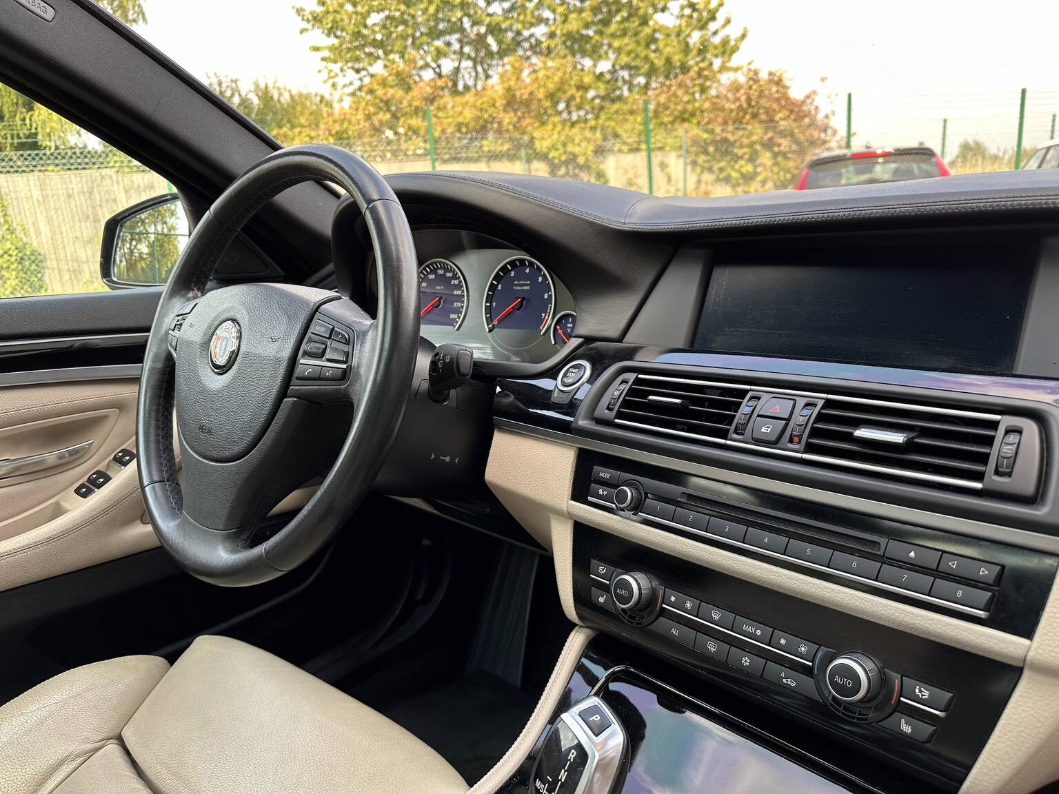 Innenraumfoto von 2011 ALPINA B5 Bi-Turbo Touring Switch-Tronic