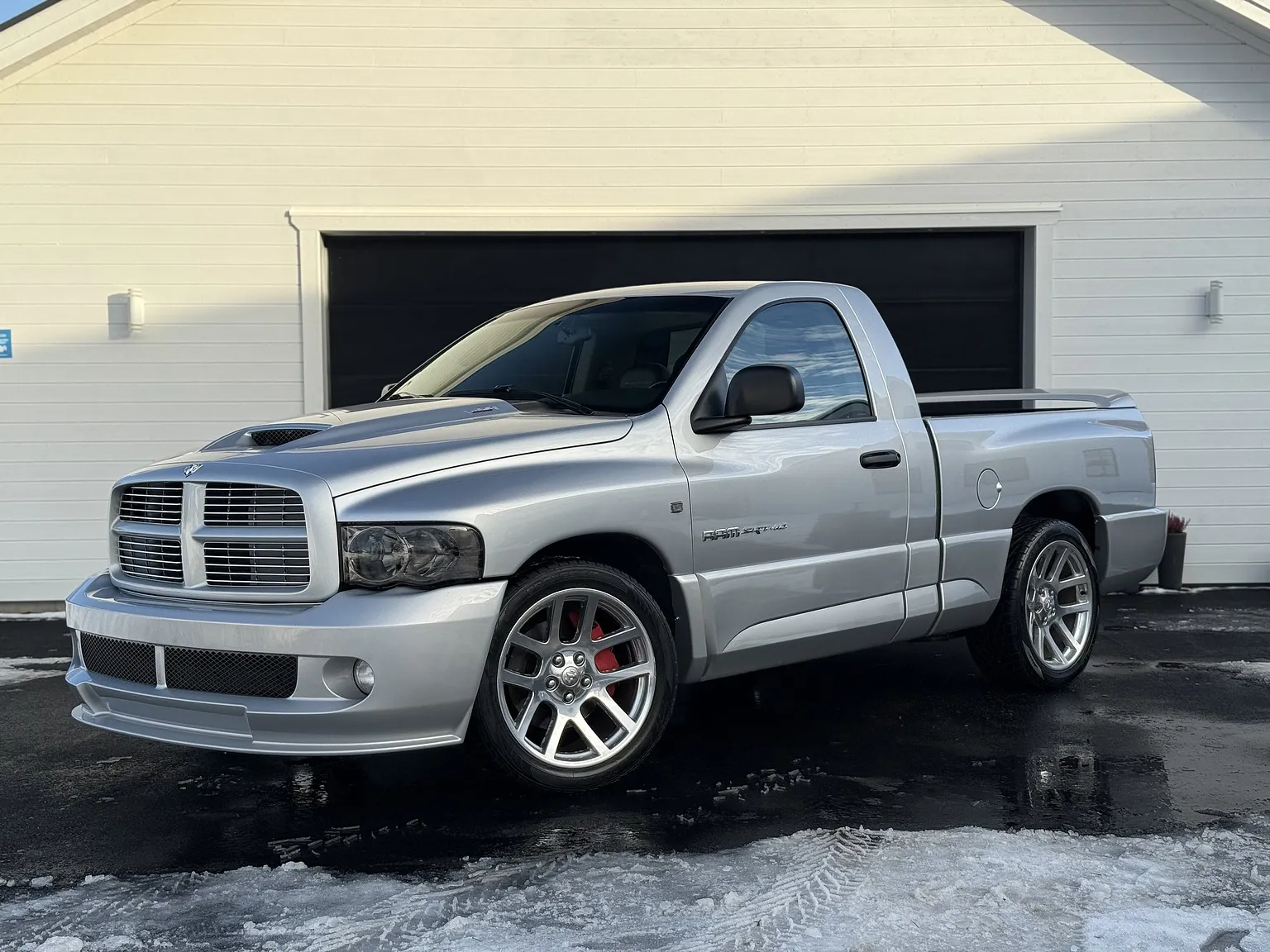 Exteriörbild på 2005 Dodge RAM SRT-10 Regular Cab Manual  (1)
