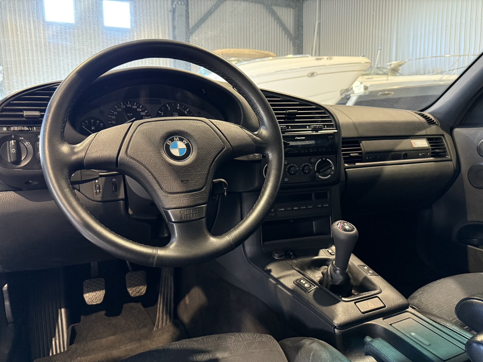 Interiörbild 1995 BMW 325i Coupé AVUS Edition "No Reserve Auction"