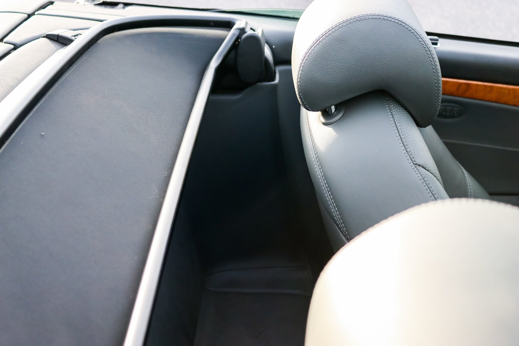 Interior image of 2006 Mercedes-Benz SL 500