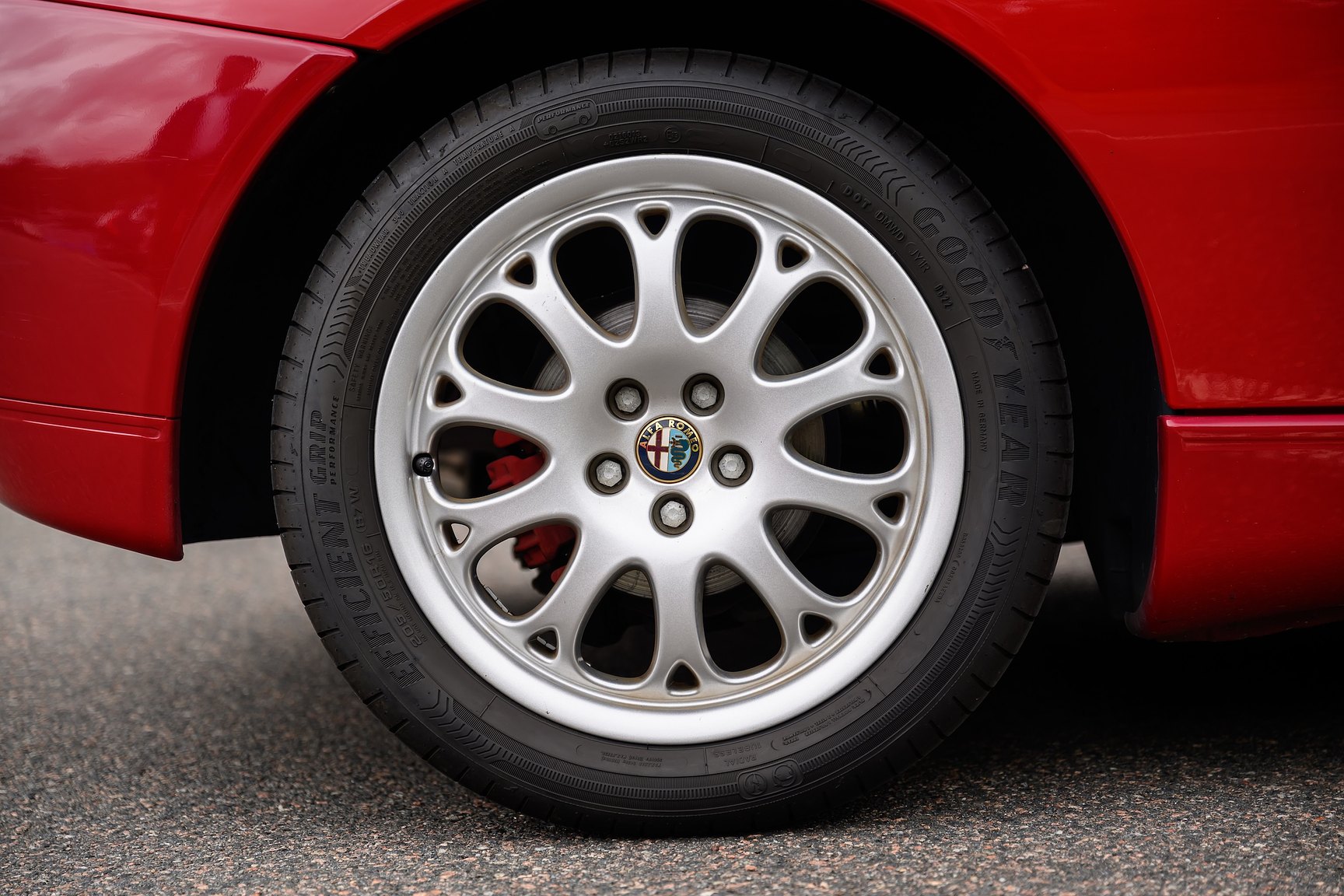 Exterior image of 2001 Alfa Romeo Spider 3.0 V6