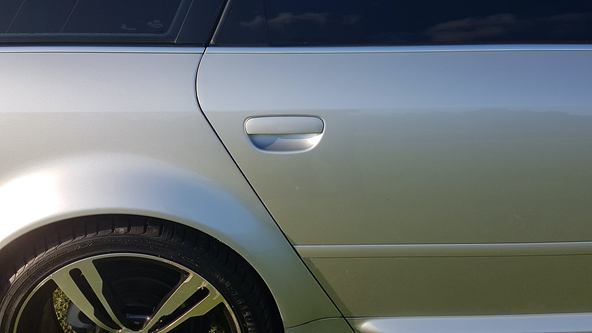Exterior image of 2000 Audi S6 Avant