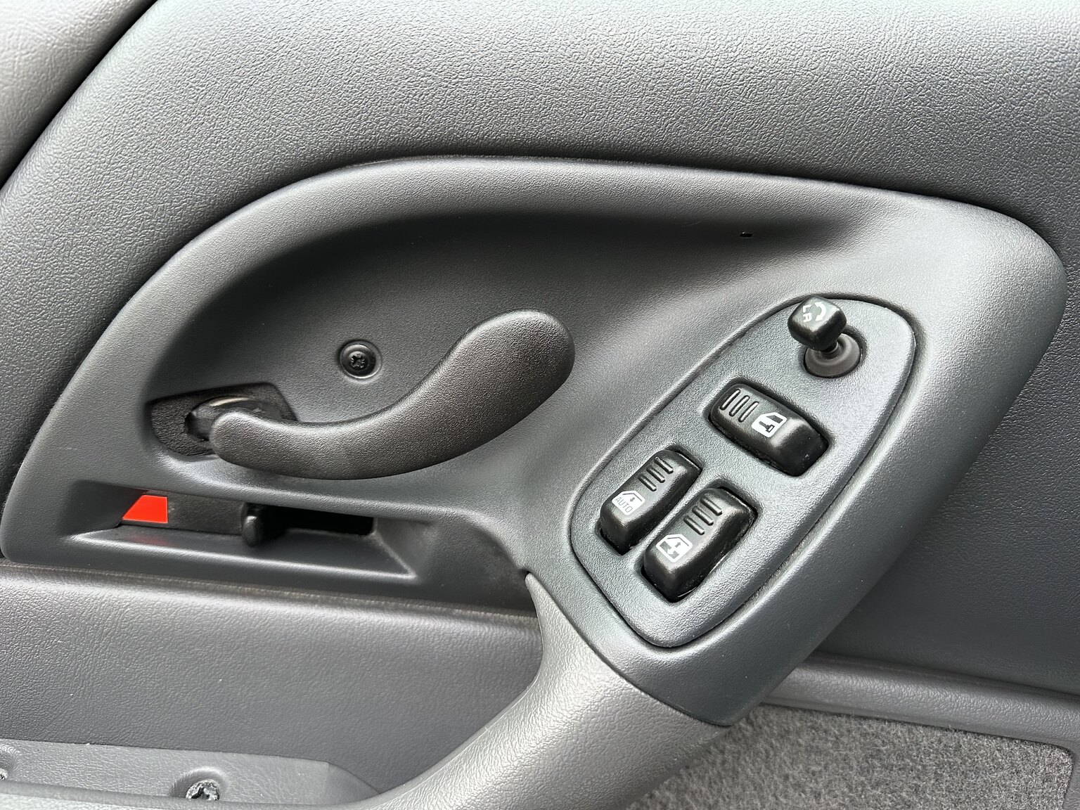 Innenraumfoto von 1997 Chevrolet Camaro Z28 30th Anniversary (26)