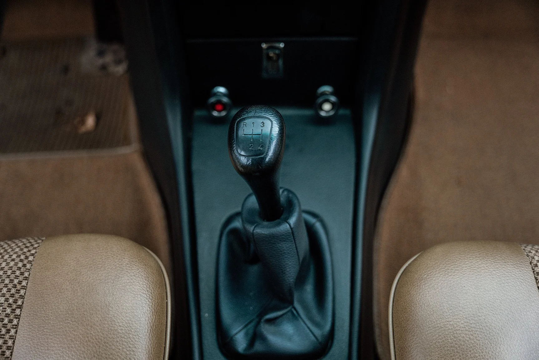 Interior image of 1975 Mercedes-Benz 240 D 3.0 (14)