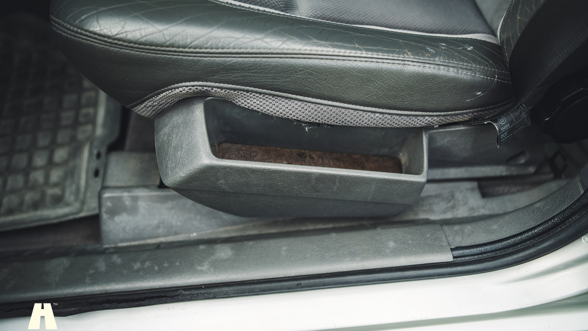 Interior image of 1997 Volvo 945 