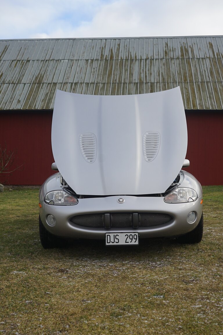 Image of 2001 Jaguar XKR Silverstone mechanics