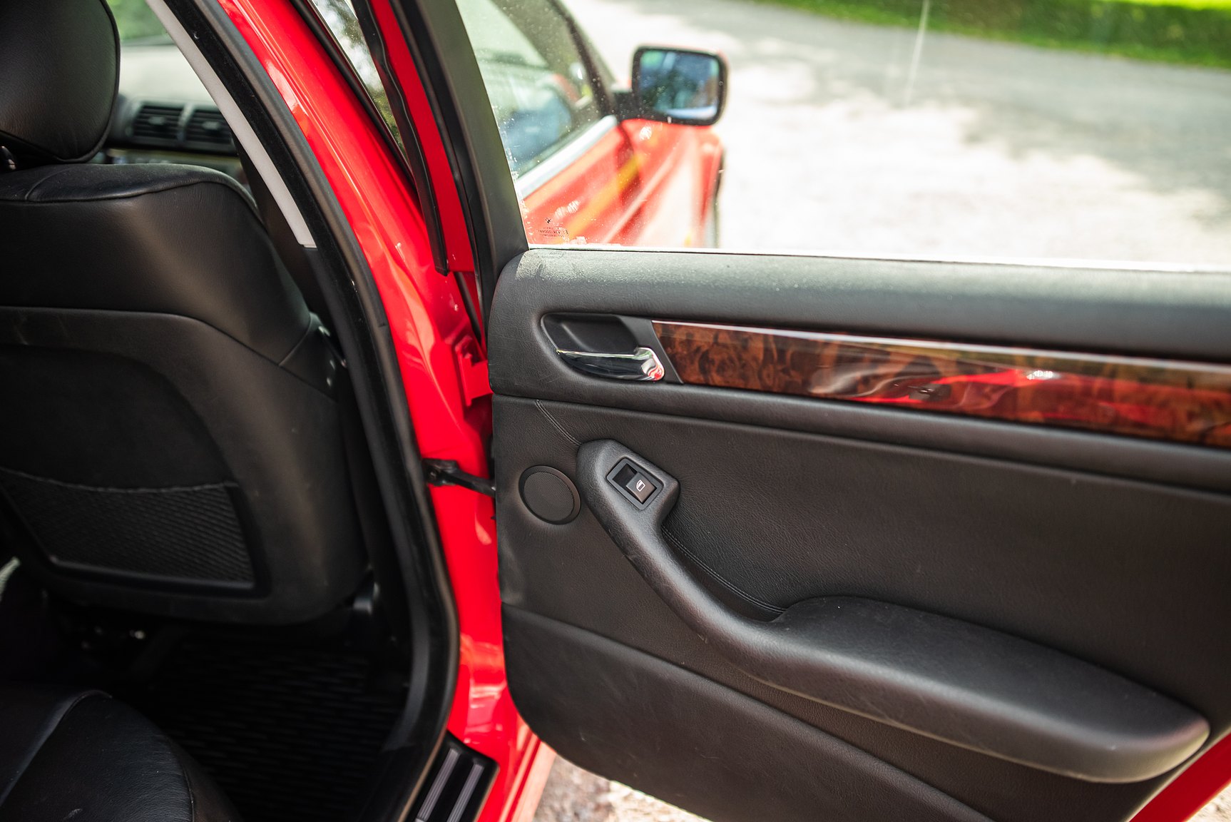 Interior image of 2001 BMW 330Xi