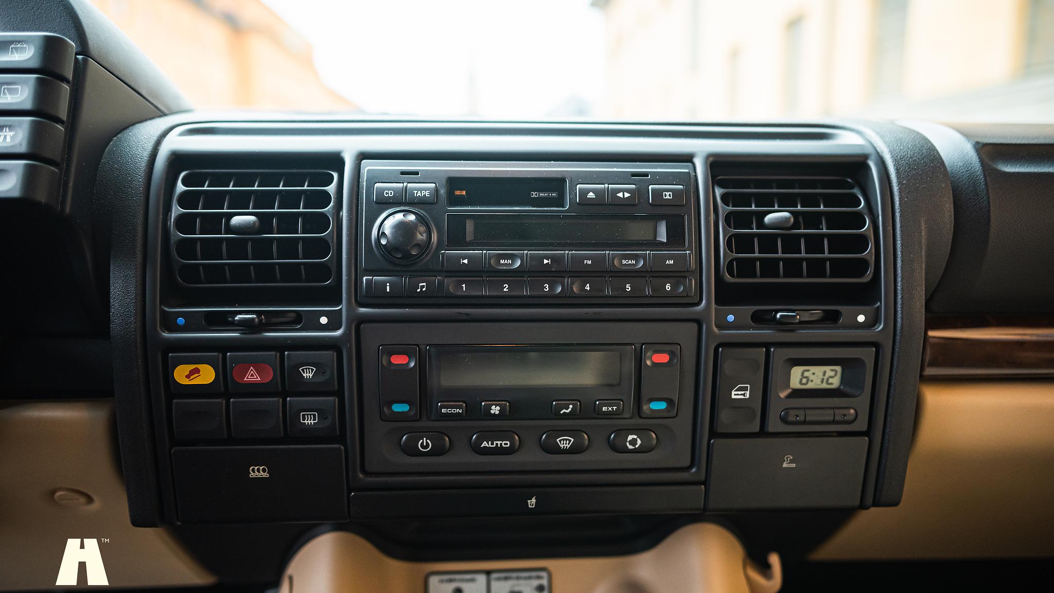 Innenraumfoto von 2003 Land Rover Discovery II, 2003