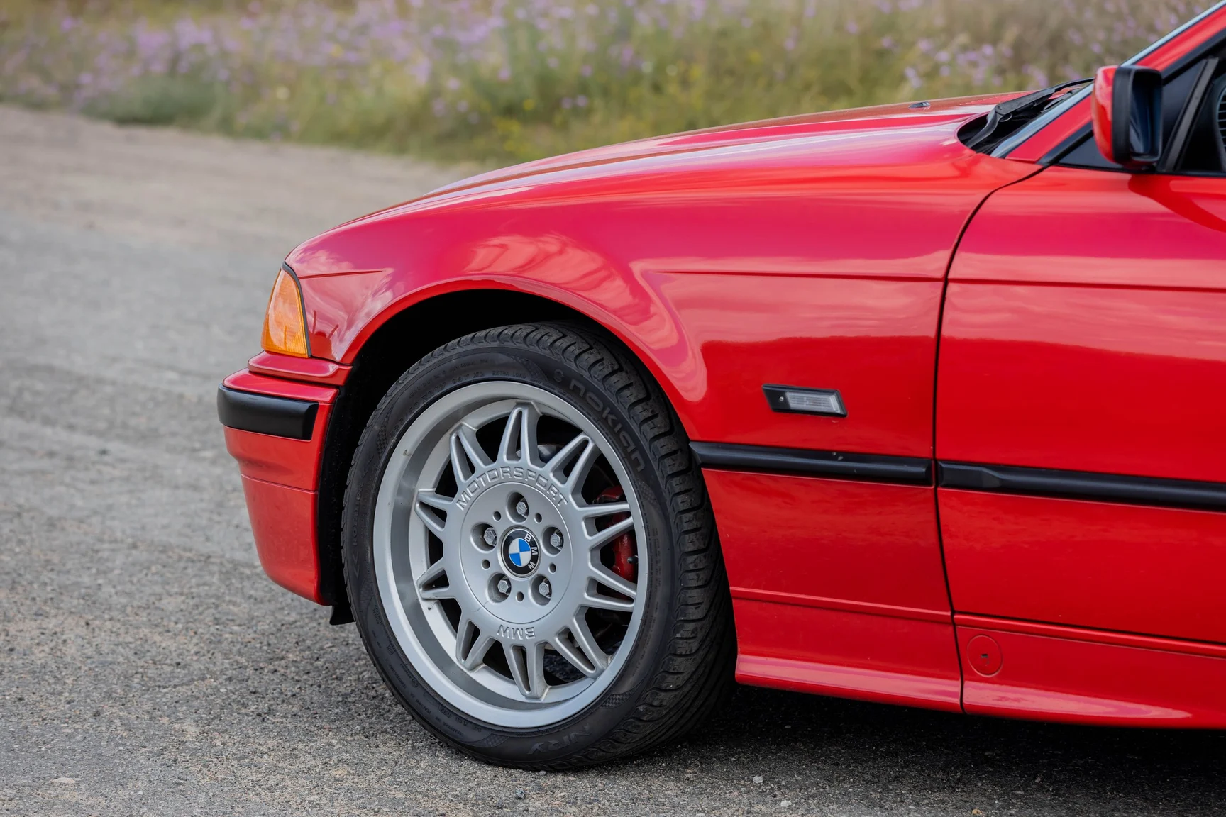 Exteriörbild på 1994 BMW 325i Convertible (6)